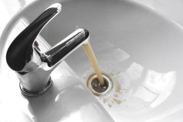Der unsichtbare Feind in unserem Wasser: Wie Leitungswasser Ihre Haut beeinflusst