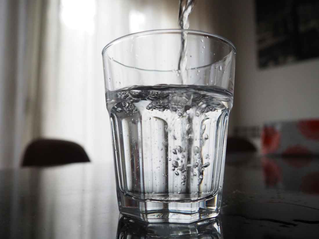 Kann gefiltertes Wasser chronische Müdigkeit reduzieren? – Die Wissenschaft hinter Entgiftung auf molekularer Ebene