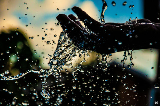 Was „sauberes Wasser“ 2025 wirklich bedeutet: Gesetzliche Grenzwerte vs. biologische Realität
