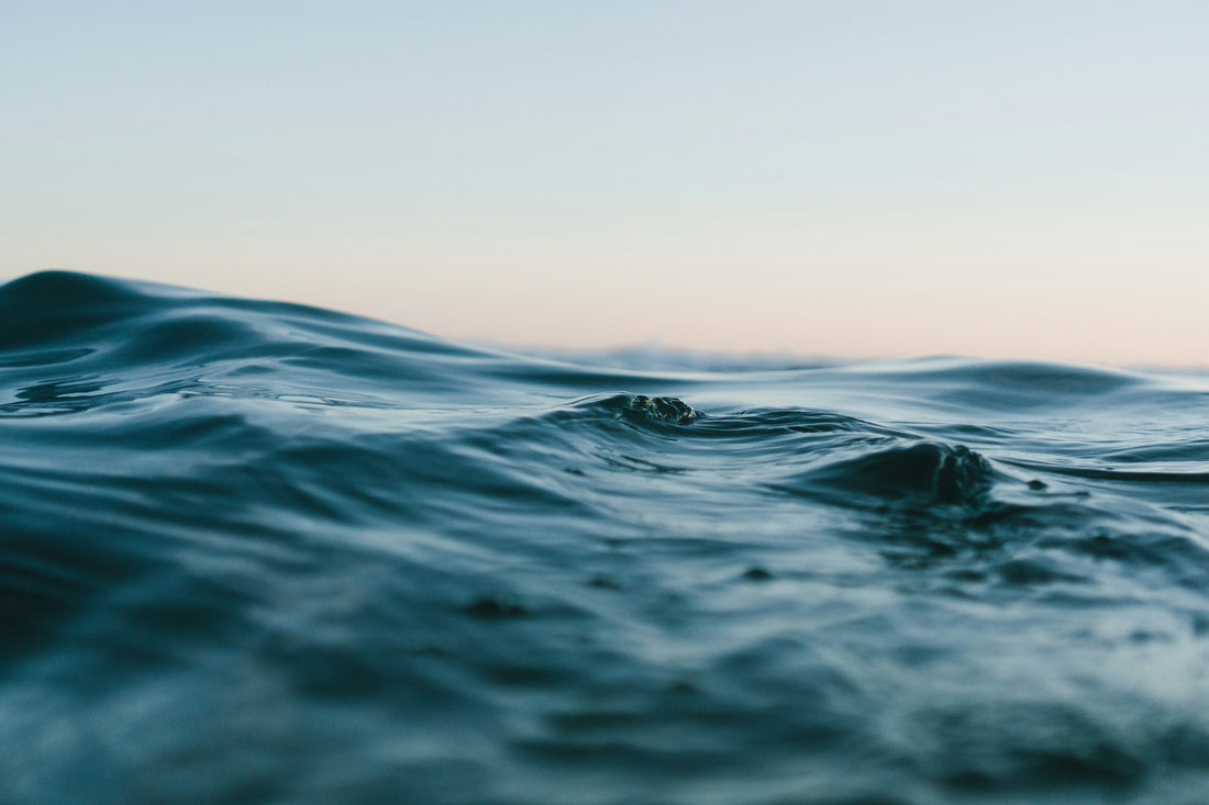 Was „sauberes Wasser“ 2025 wirklich bedeutet: Gesetzliche Grenzwerte vs. biologische Realität