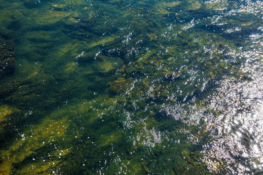 Warum kaltes Leitungswasser im Sommer schneller altert als im Winter