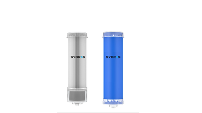 Zwei SYDROS Ersatzkartuschen für die RO600 Umkehrosmoseanlage – silberne Sediment- und blaue Aktivkohlepatrone für hocheffiziente Wasserfiltration.